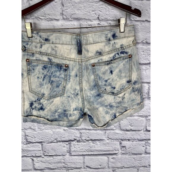 FREE PEOPLE Women's LIght Wash Cuffed Studded Shorts Size 27 - Picture 5 of 5